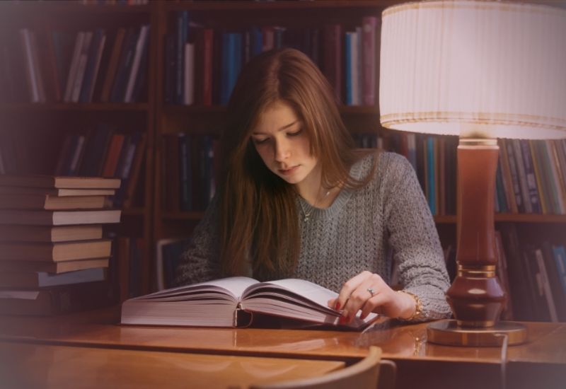 Autoconhecimento é prática diária: observar sentimentos, pensamentos e padrões para evoluir com consciência.