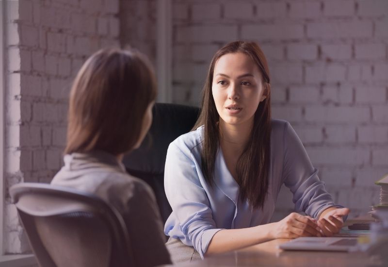 Liderança é construída com postura, clareza e responsabilidade — não com improviso ou autoritarismo.