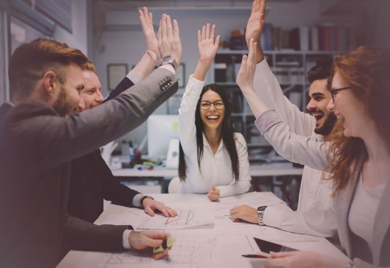 Líder inspira sua equipe a alcançar resultados com autonomia e propósito.