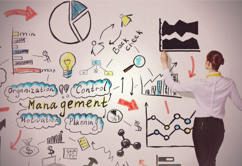 Líder corporativa analisando estratégias para equilibrar confiança e esforço.