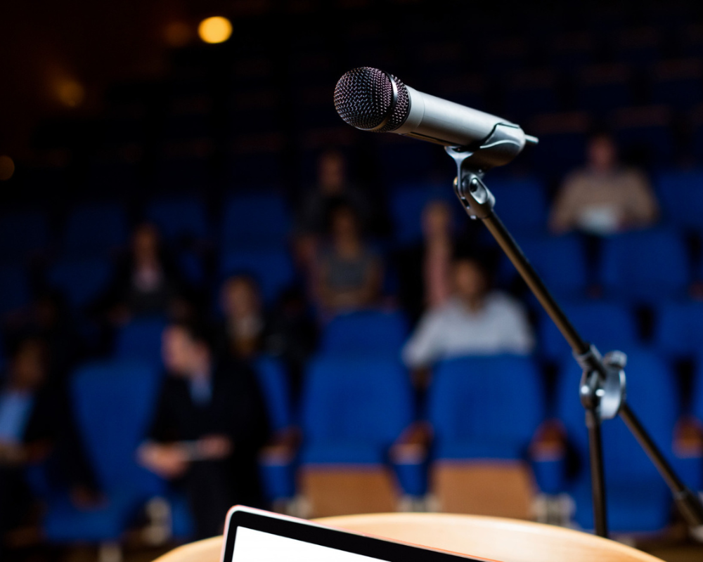 Destaque-se Profissionalmente: A Importância de Aprender a Falar em Público